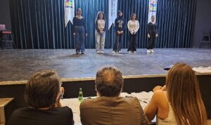 Genç İzmir’de tiyatro seçmelerine yoğun ilgi